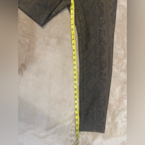 Philosophy Brown and Black Patterned Leggings
Faux leather size M - Picture 6 of 10